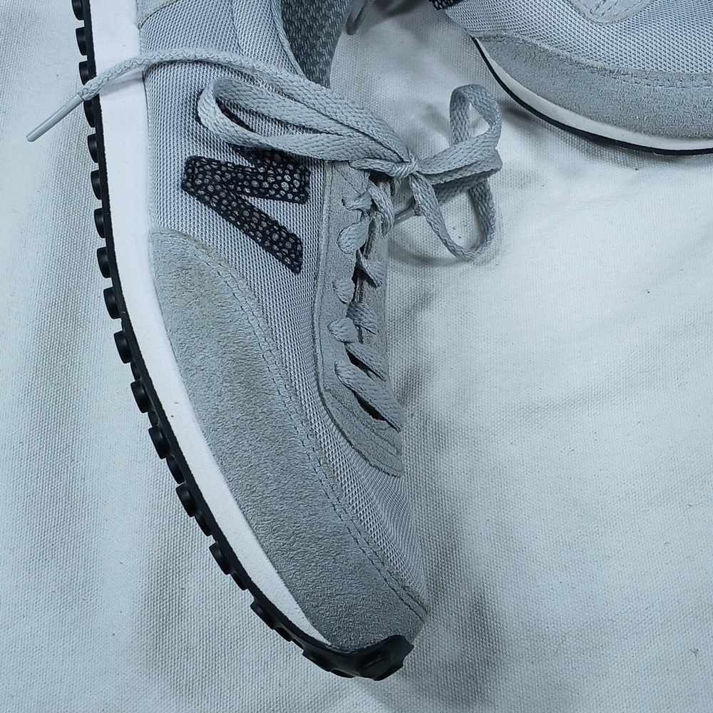 New Balance Women's Light Gray and Black Mesh Running Sneakers size 6.5 - Picture 2 of 10